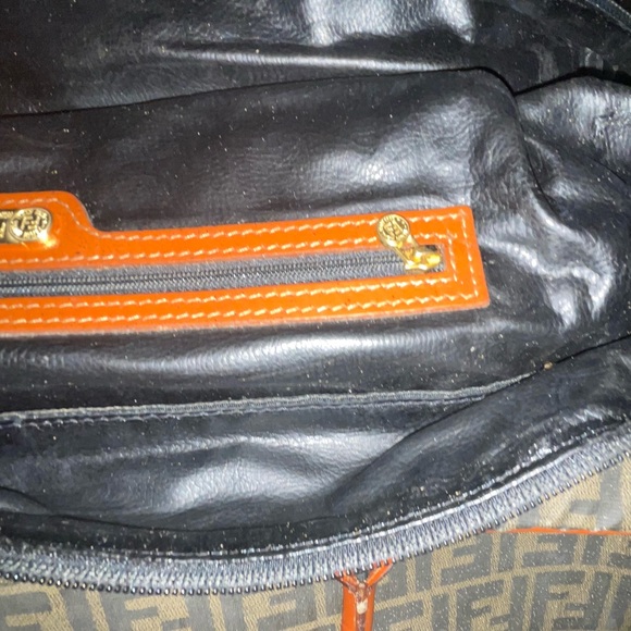 FENDI  AUTHENTIC  duffle bag 17 x 15 x 5.5 Made in ITALY 🇮🇹w/ strap. Zip pull 🎈 - Picture 7 of 10